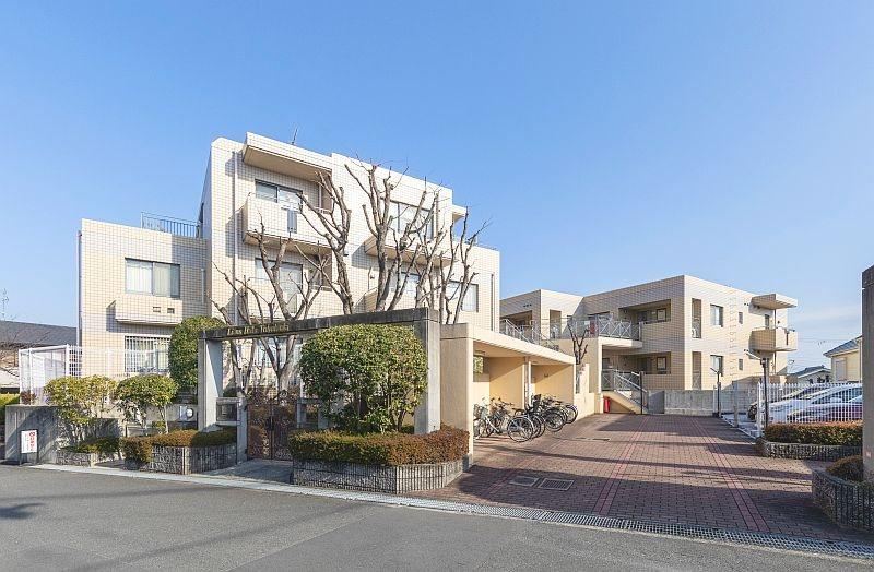 3LDK apartment in Takatsuki, Osaka - Photo 1