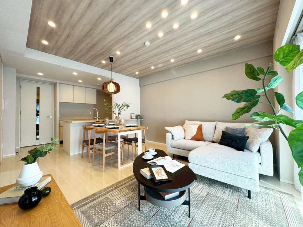 2LDK apartment in Meguro Ward, Tokyo - Photo 1