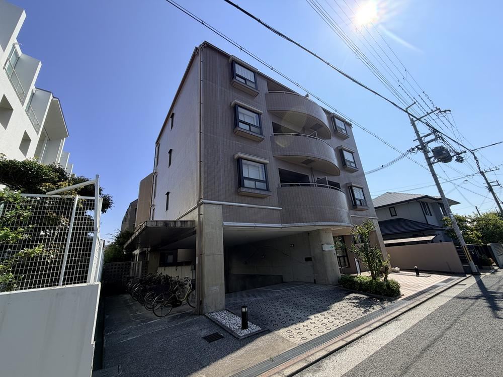 3LDK apartment in Ashiya, Hyogo - Photo 1