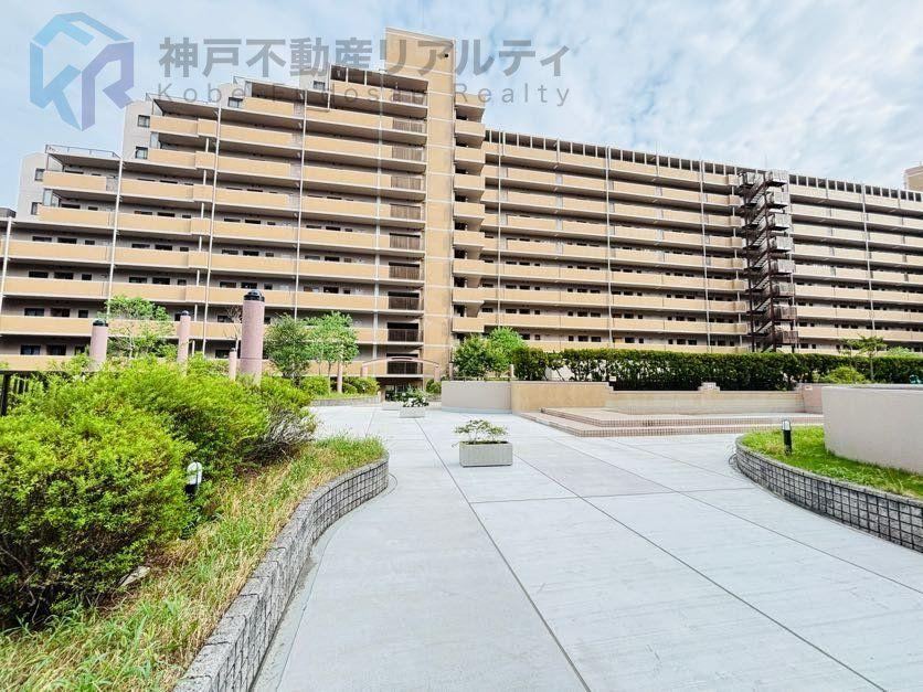 4LDK apartment in Nishi Ward, Kobe, Hyogo - Photo 1