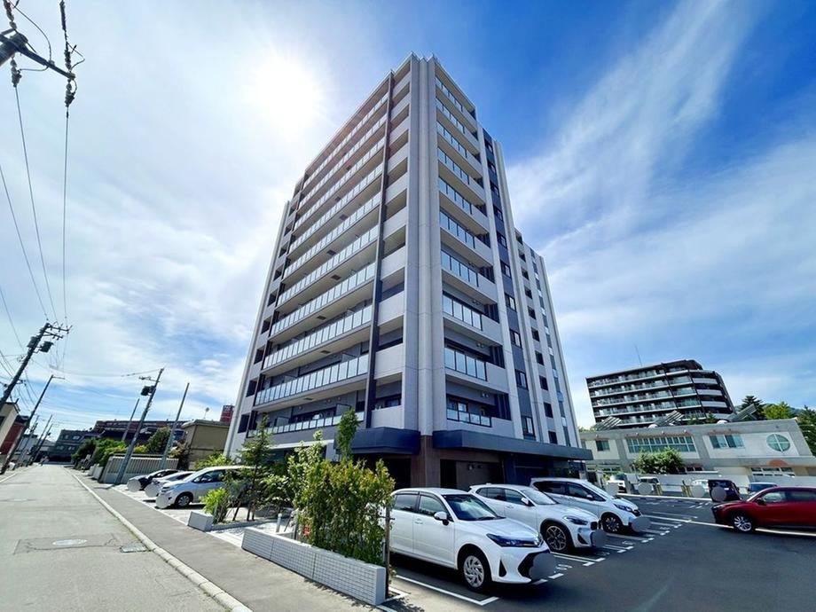 2LDK apartment in Minami Ward, Sapporo, Hokkaido - Photo 1