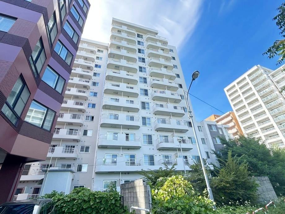 4LDK apartment in Chuo Ward, Sapporo, Hokkaido - Photo 1