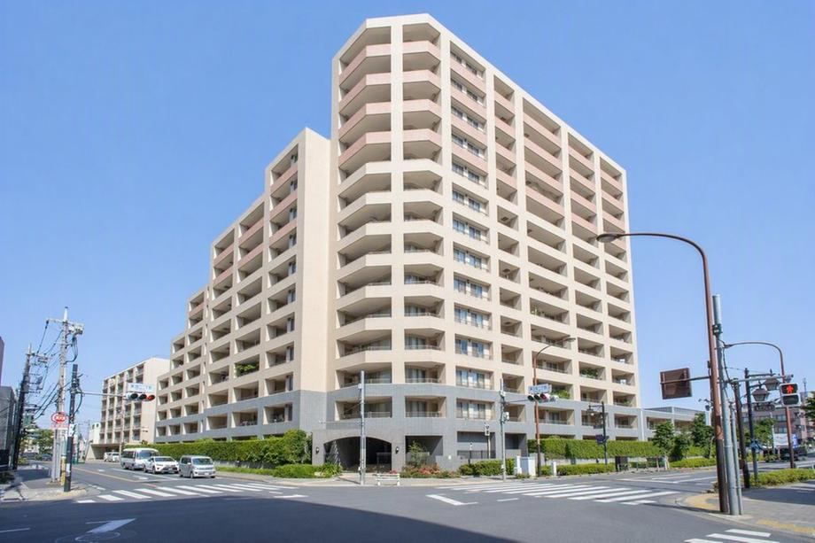 3LDK apartment in Koganei, Tokyo - Photo 1