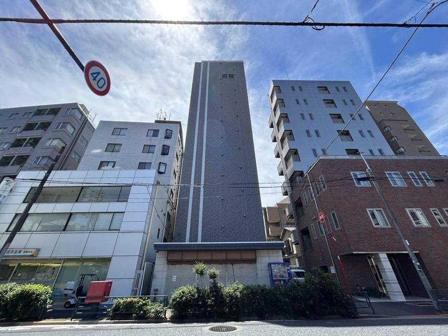 2LDK apartment in Shinjuku Ward, Tokyo - Photo 1