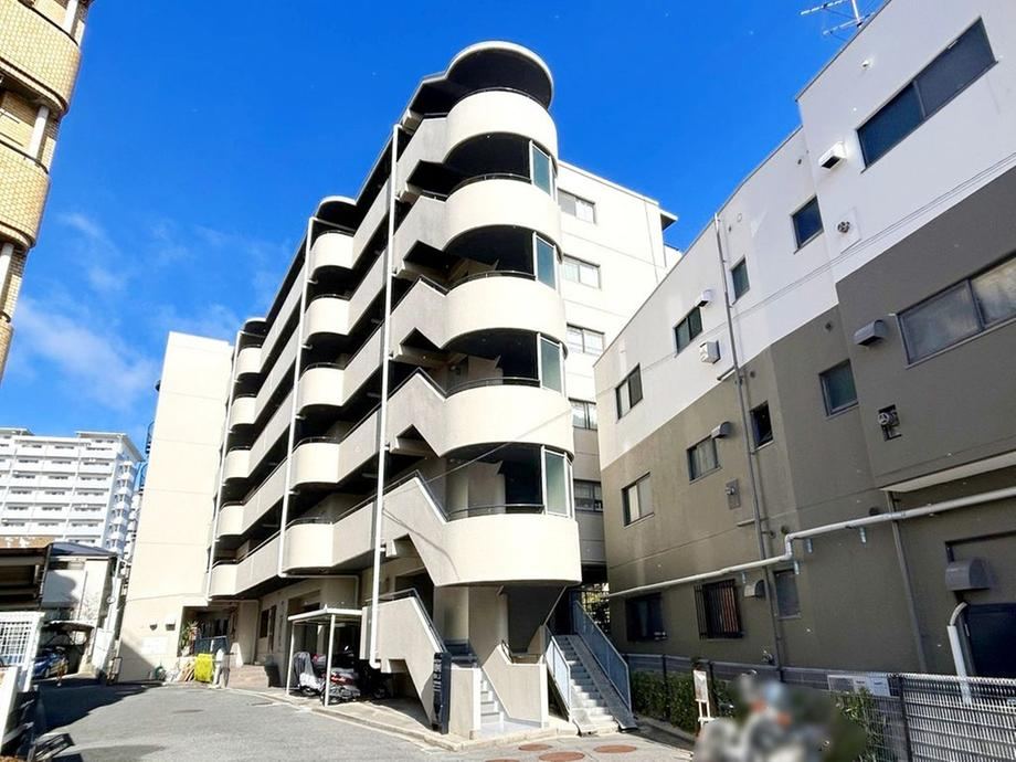 2DK apartment in Toyonaka, Osaka - Photo 1