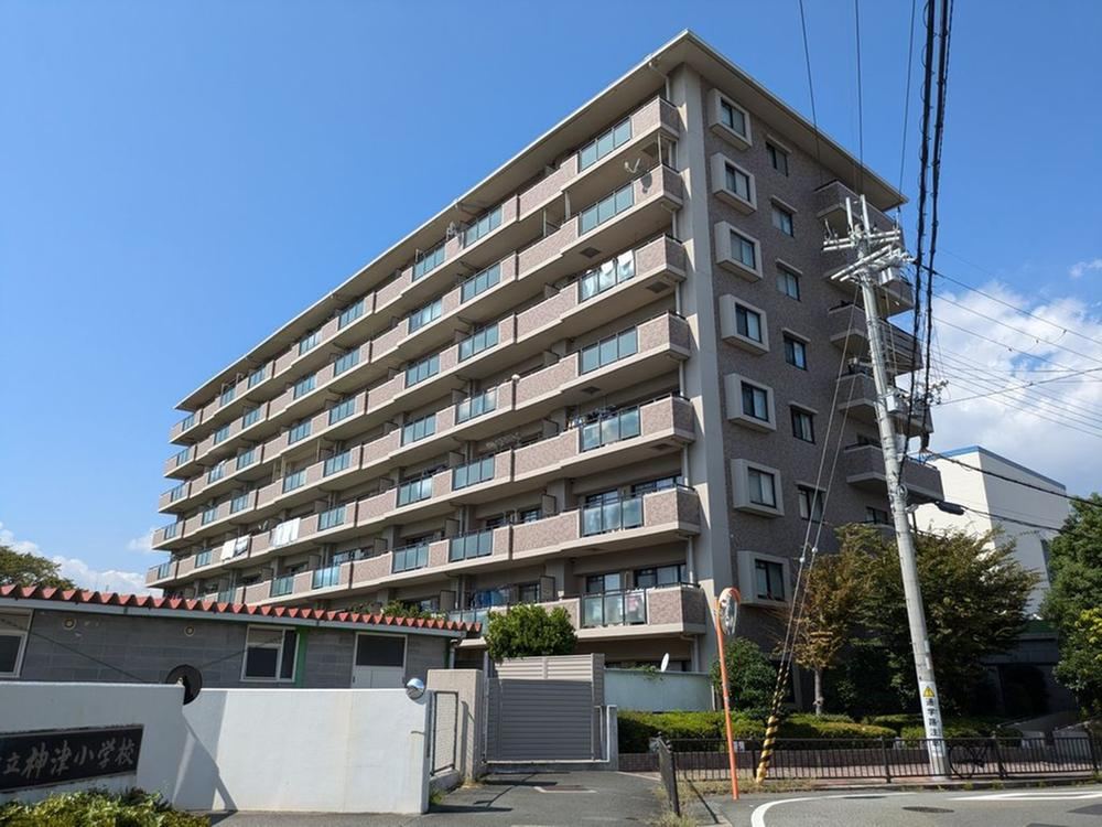 3LDK apartment in Itami, Hyogo - Photo 1