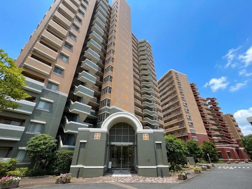 3LDK apartment in Urayasu, Chiba - Photo 1
