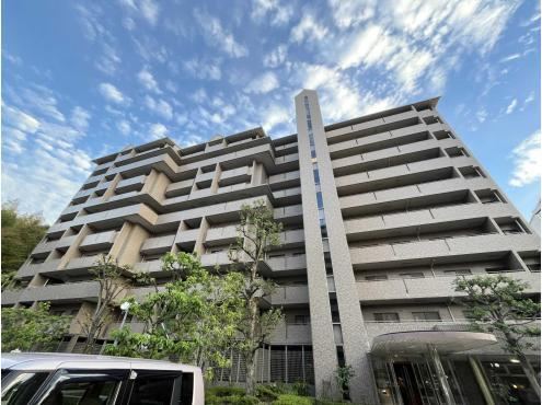 4LDK apartment in Toyonaka, Osaka - Photo 1