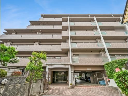 4LDK apartment in Mino, Osaka - Photo 1