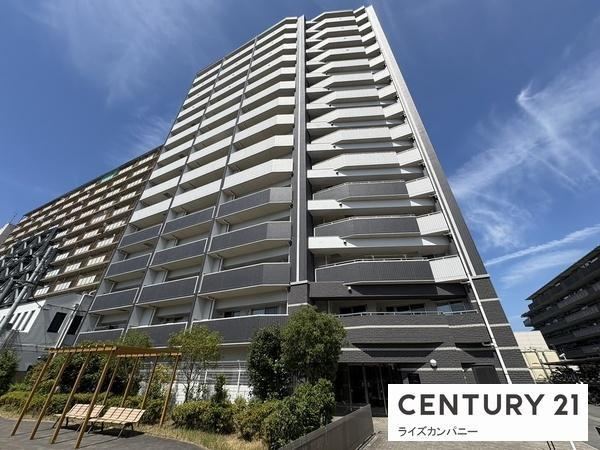 2LDK apartment in Takaishi, Osaka - Photo 1