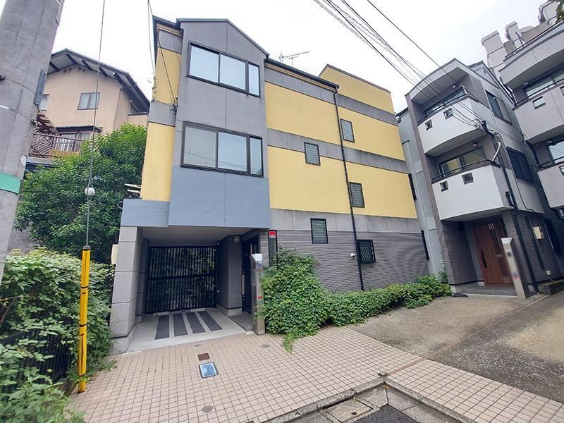 4LDK house in Minato Ward, Tokyo - Photo 1