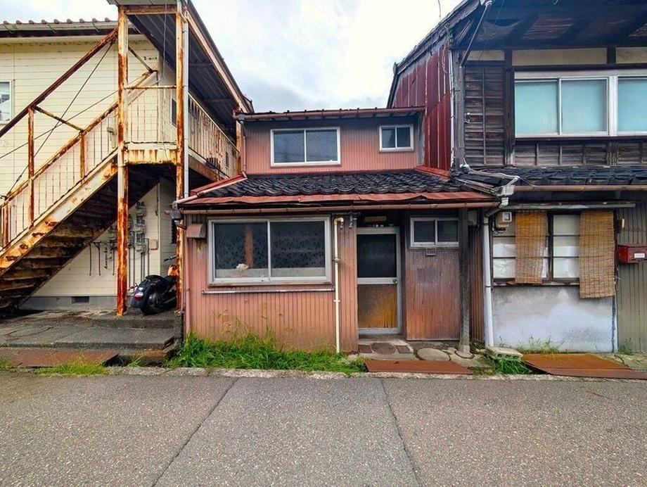 93 m² land in Kanazawa, Ishikawa - Photo 1