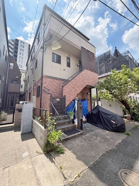 6LDK house in Shinjuku Ward, Tokyo - Photo 1