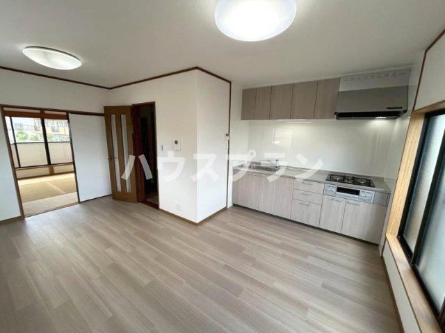 5LDK house in Hirakata, Osaka - Photo 1