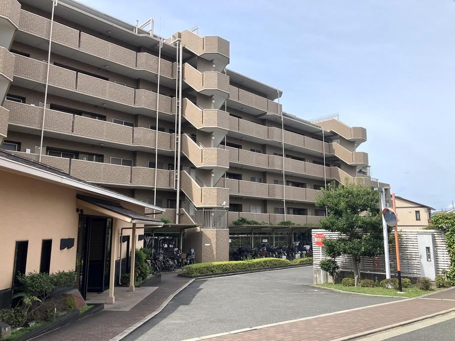 4LDK apartment in Takatsuki, Osaka - Photo 1