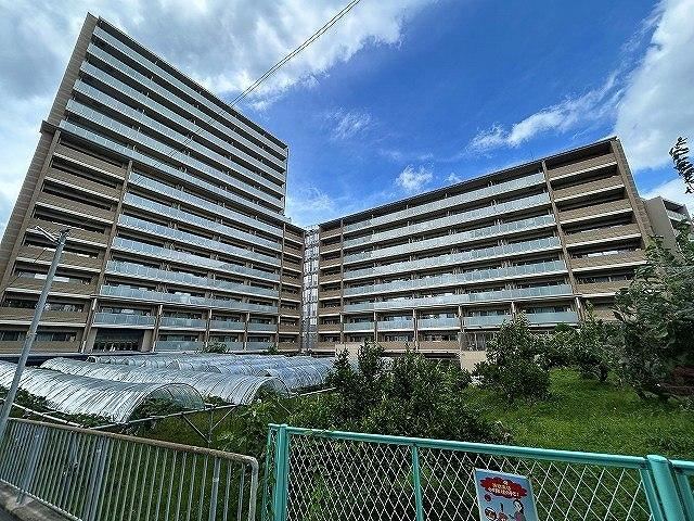 3LDK apartment in Suita, Osaka - Photo 1