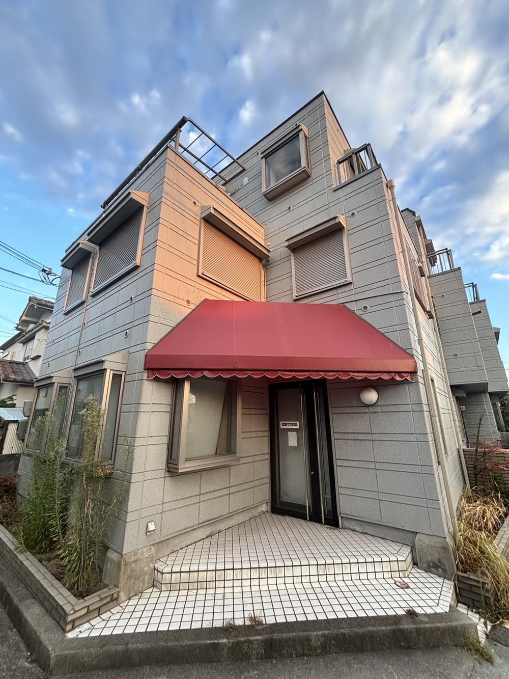 6LDK+S house in Tarumi Ward, Kobe, Hyogo - Photo 1