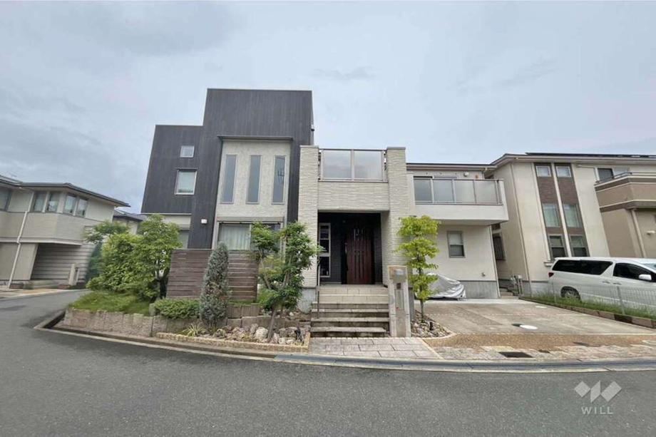 4LDK house in Toyonaka, Osaka - Photo 1