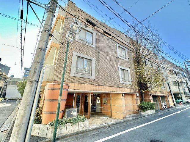 1DK apartment in Shibuya Ward, Tokyo - Photo 1