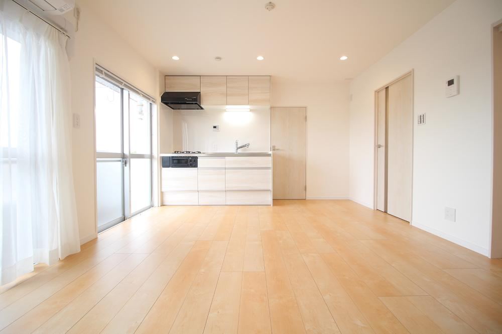 2LDK apartment in Saiwai Ward, Kawasaki, Kanagawa - Photo 1