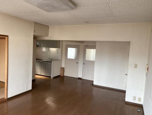 4LDK apartment in Sawara Ward, Fukuoka - Photo 1