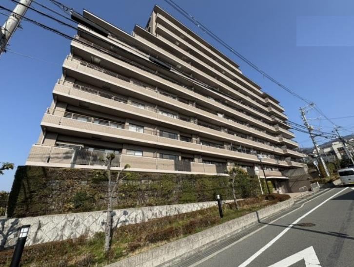 3LDK apartment in Higashiosaka, Osaka - Photo 1