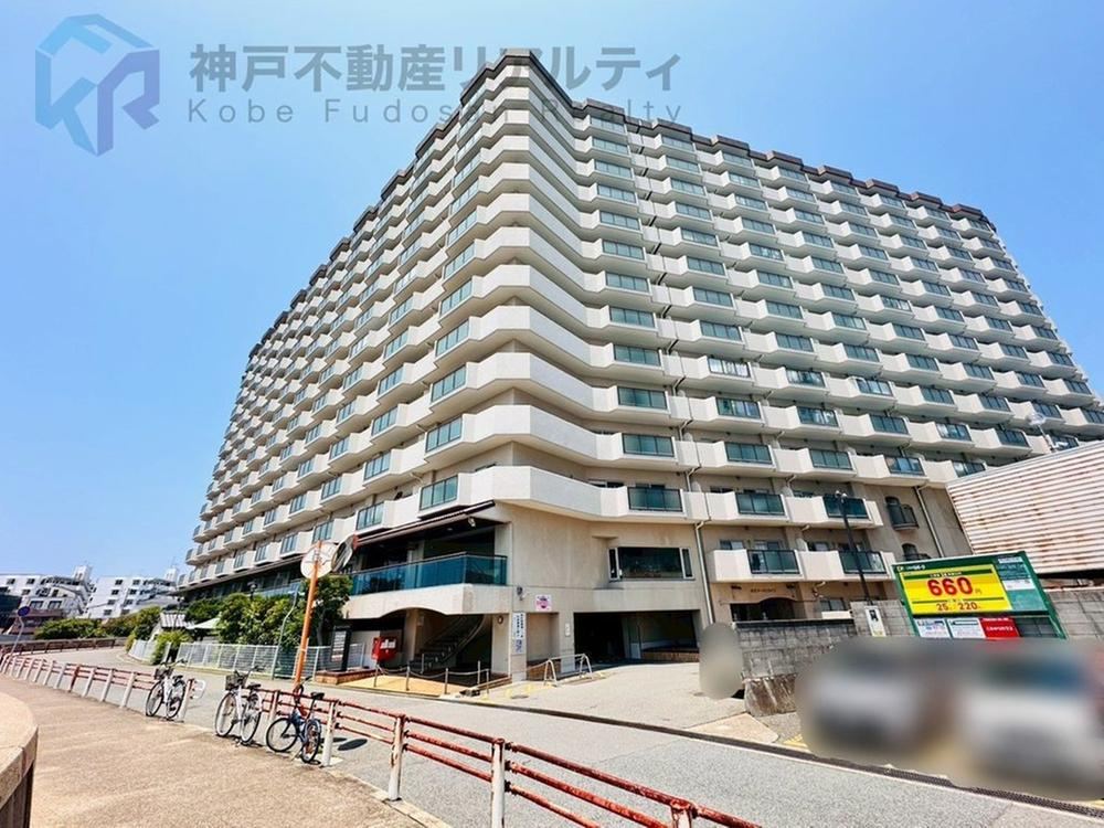 3LDK apartment in Akashi, Hyogo - Photo 1