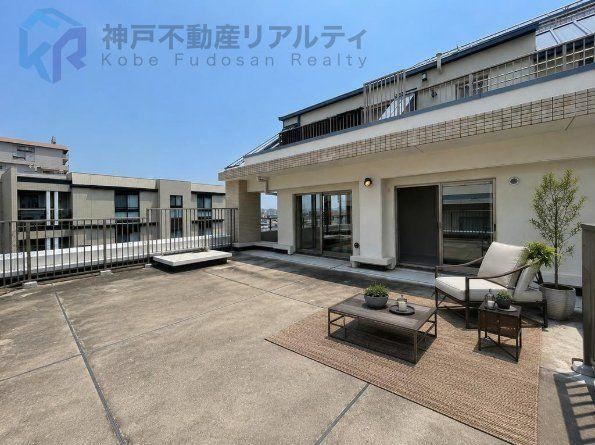 2LDK apartment in Higashinada Ward, Kobe, Hyogo - Photo 1