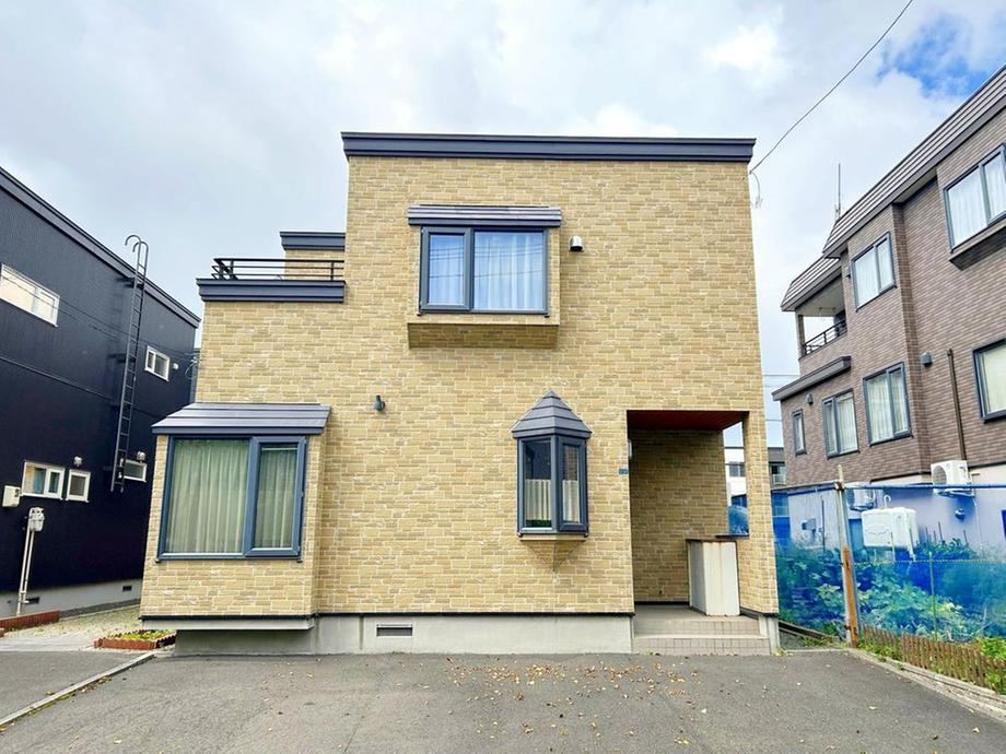 4LDK+S house in Kita Ward, Sapporo, Hokkaido - Photo 1