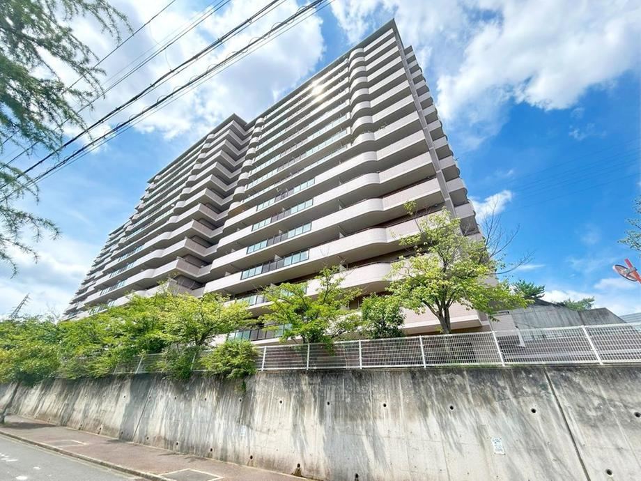 4LDK apartment in Takatsuki, Osaka - Photo 1