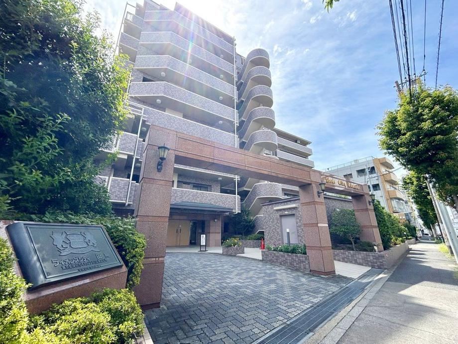 3LDK apartment in Nishitokyo, Tokyo - Photo 1