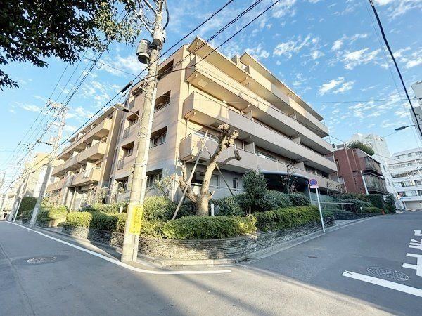 2LDK apartment in Toshima Ward, Tokyo - Photo 1