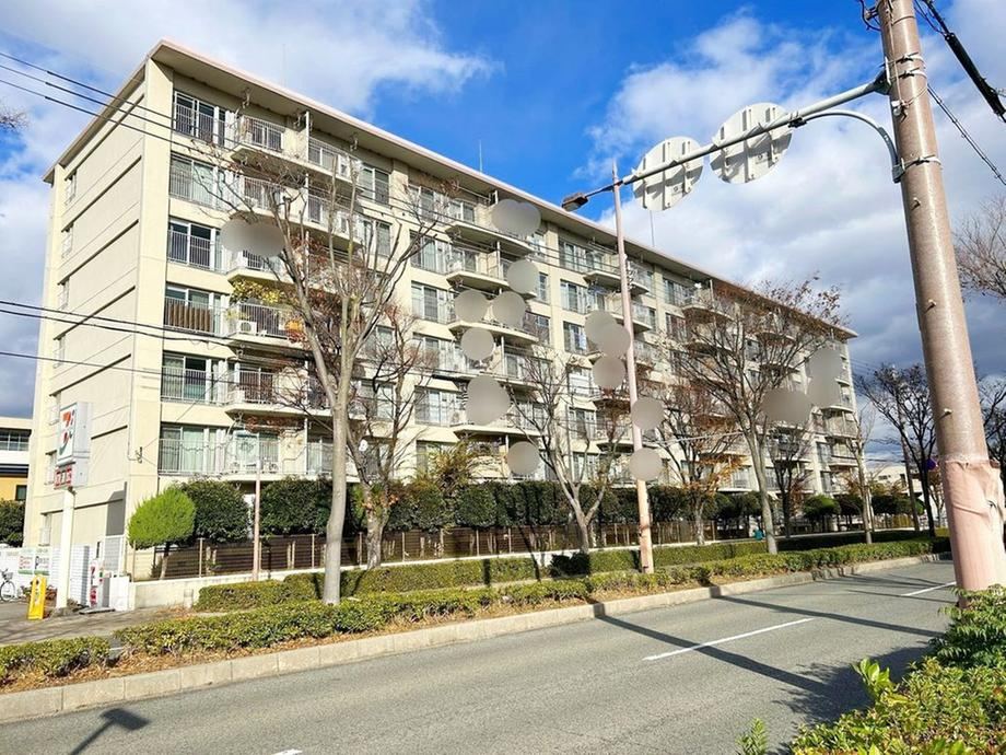 3LDK apartment in Amagasaki, Hyogo - Photo 1
