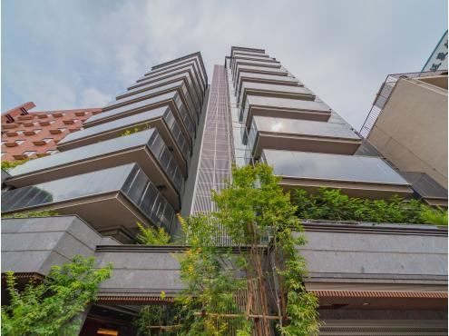 2LDK apartment in Minato Ward, Tokyo - Photo 1