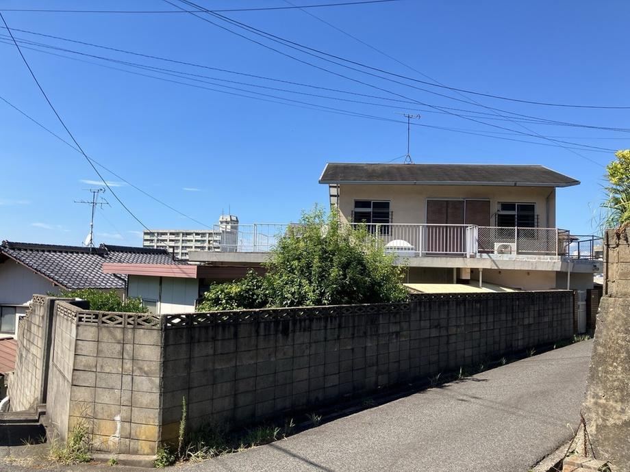 7LDK house in Shimonoseki, Yamaguchi - Photo 1