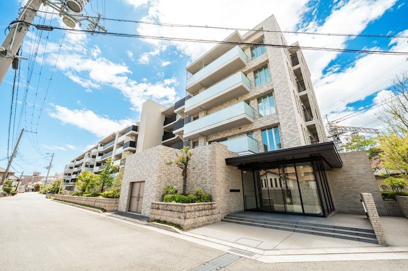 3LDK apartment in Takarazuka, Hyogo - Photo 1