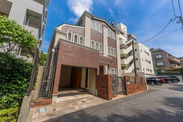 6LDK house in Shibuya Ward, Tokyo - Photo 1