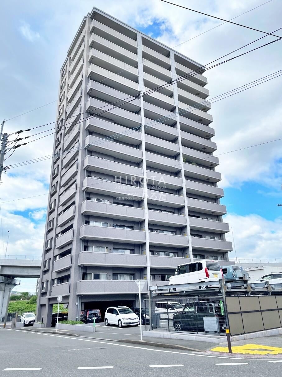 3LDK apartment in Yahatahigashi Ward, Kitakyushu, Fukuoka - Photo 1