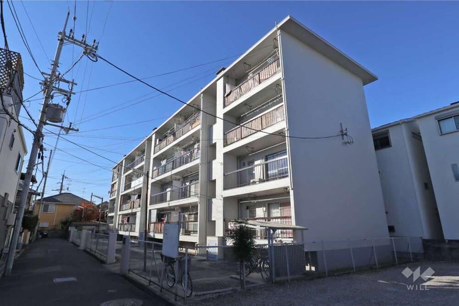 2DK apartment in Takatsuki, Osaka - Photo 1