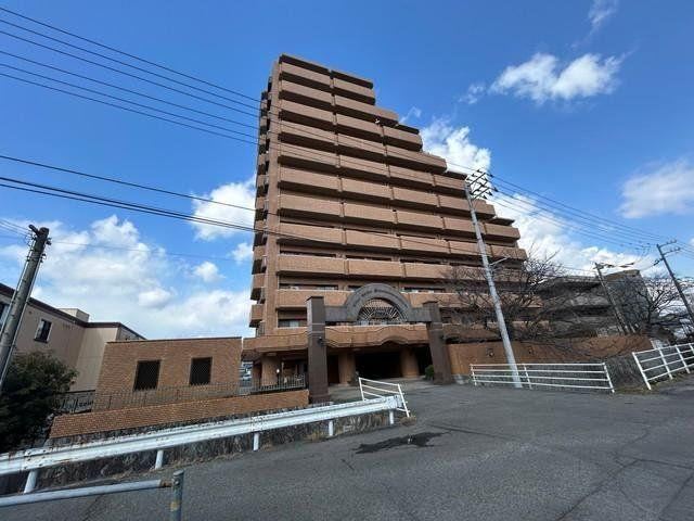 3LDK apartment in Matsuyama, Ehime - Photo 1