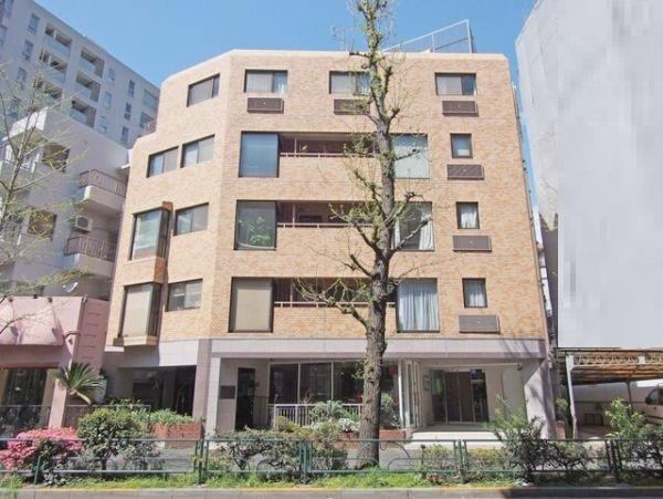 3LDK apartment in Minato Ward, Tokyo - Photo 1