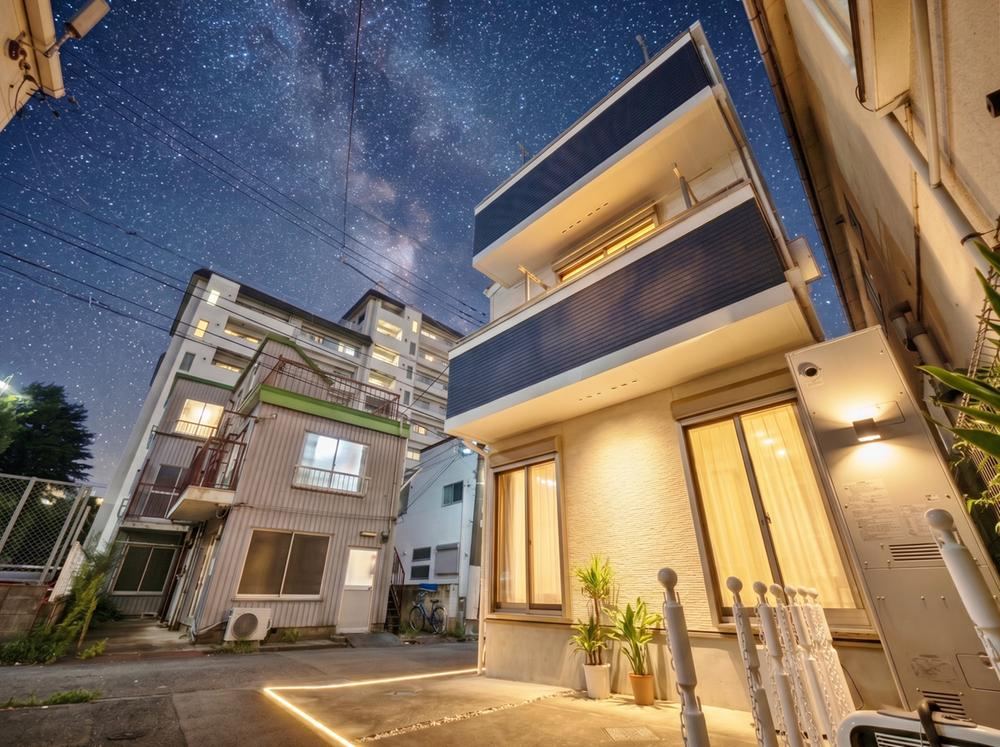 4LDK house in Shinjuku Ward, Tokyo - Photo 1