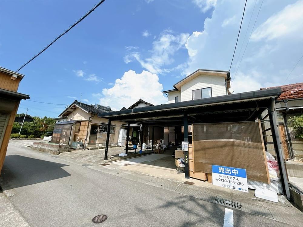 4LDK house in Komatsu, Ishikawa - Photo 1