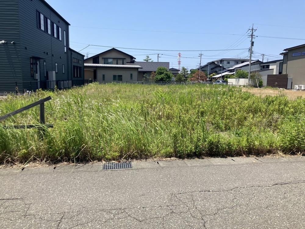 578 m² land in Kanazawa, Ishikawa - Photo 1