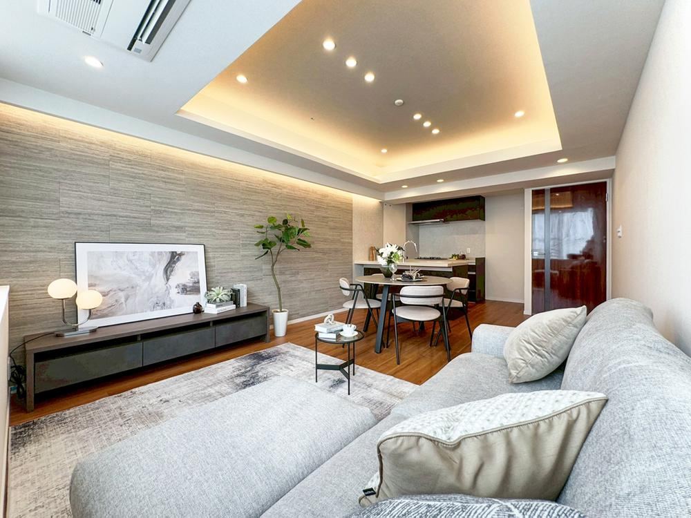 2LDK apartment in Minato Ward, Tokyo - Photo 1