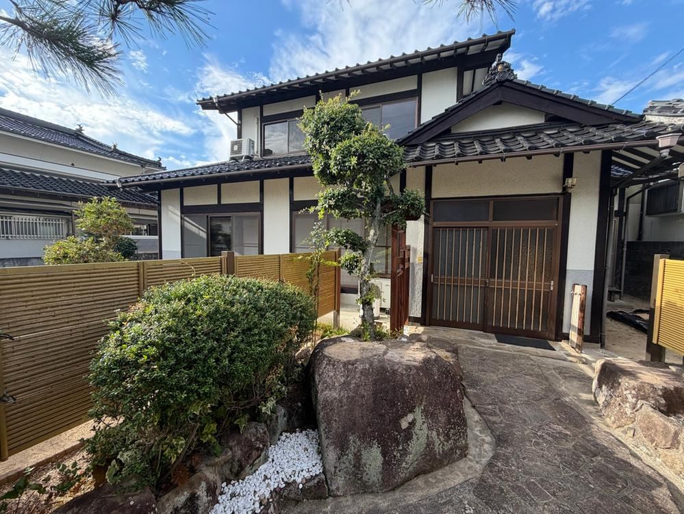 6LDK house in Higashi Ward, Hiroshima - Photo 1