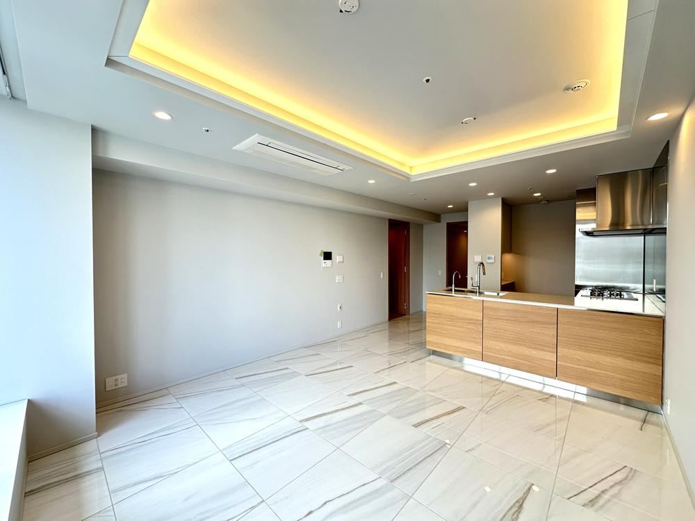 3LDK apartment in Minato Ward, Tokyo - Photo 1