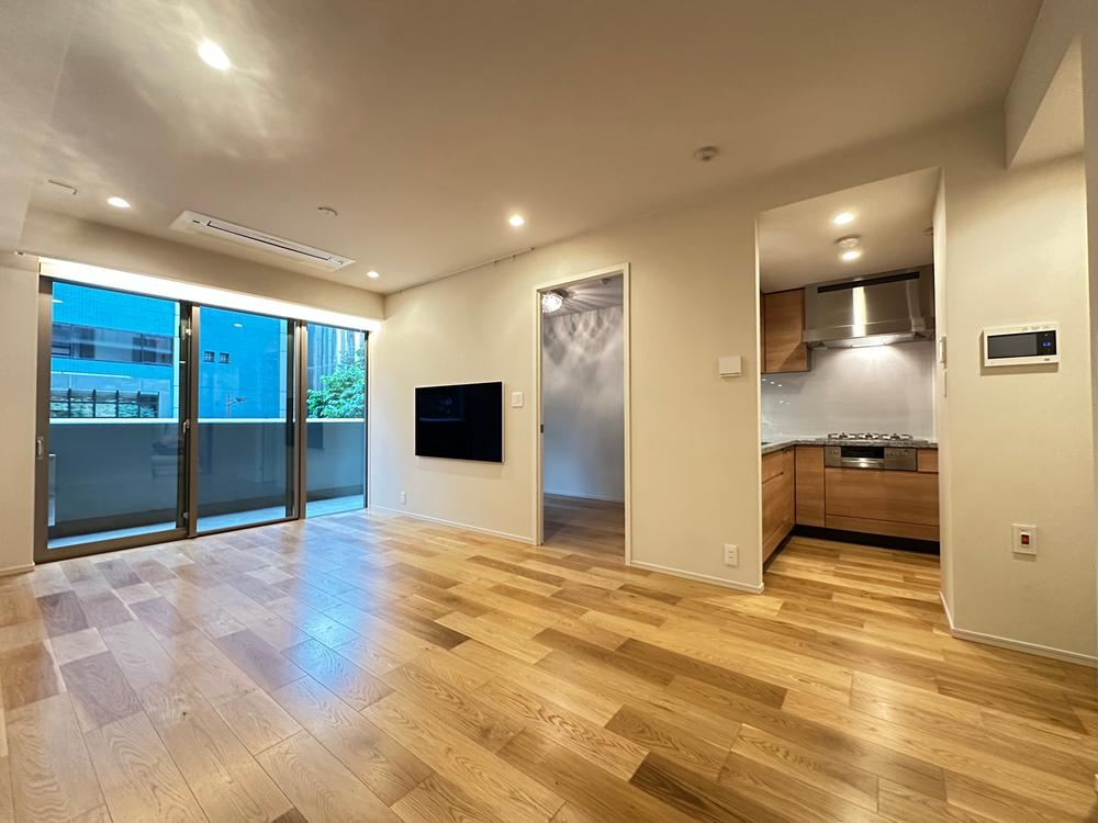 3LDK apartment in Chiyoda Ward, Tokyo - Photo 1