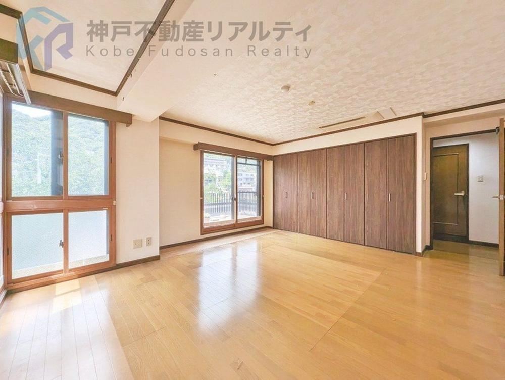 2LDK apartment in Chuo Ward, Kobe, Hyogo - Photo 1