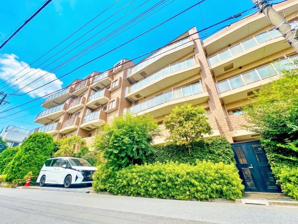 3LDK apartment in Nakano Ward, Tokyo - Photo 1
